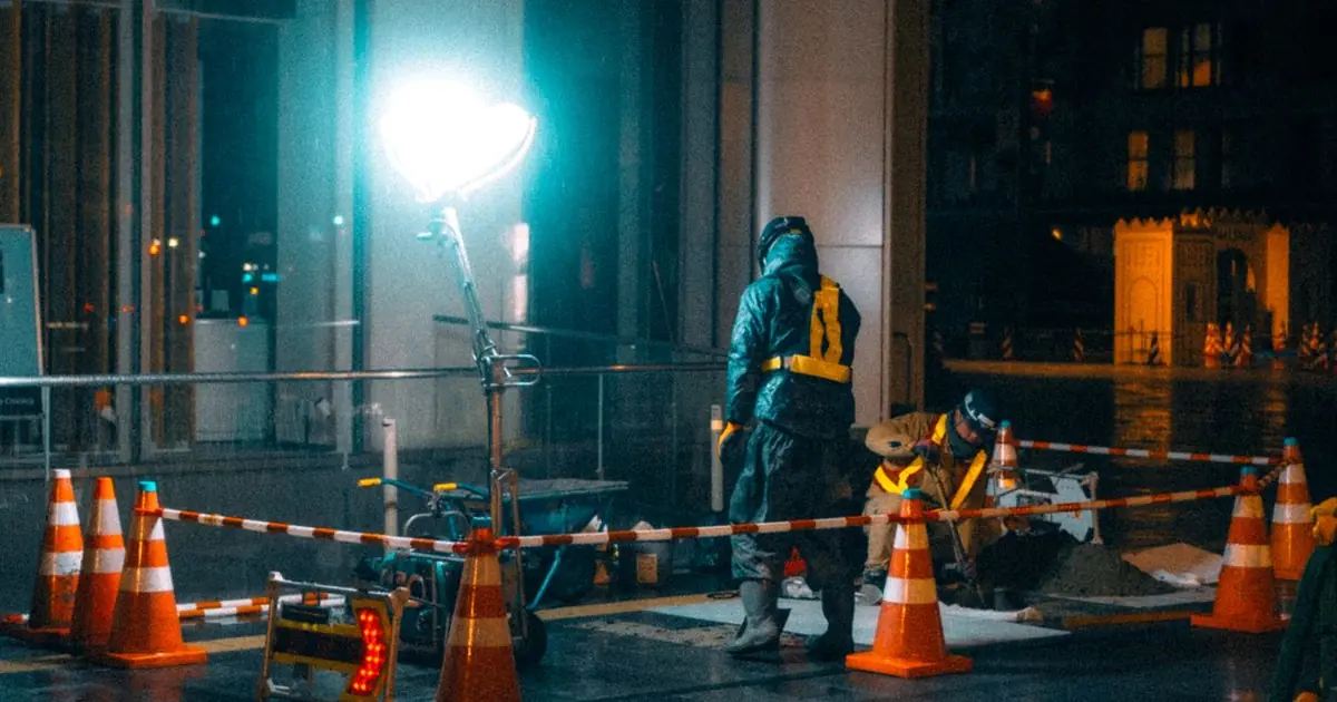 Вахта или курьер в своём городе — что выгоднее в 2026 году